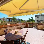 Con Piscina In Parco Privato Villa