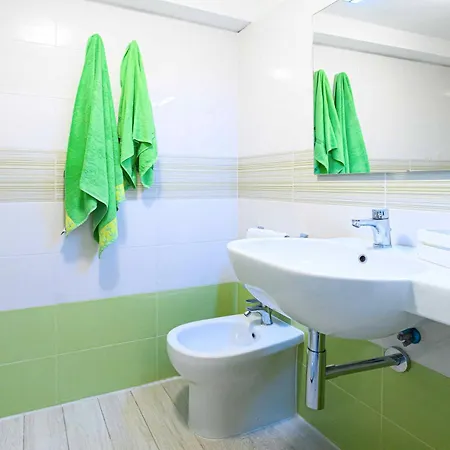 Con Piscina In Parco Privato *