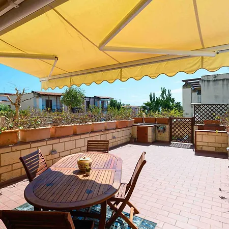 Con Piscina In Parco Privato Villa