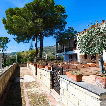 Con Piscina In Parco Privato *