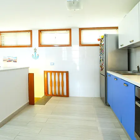Con Piscina In Parco Privato Villa